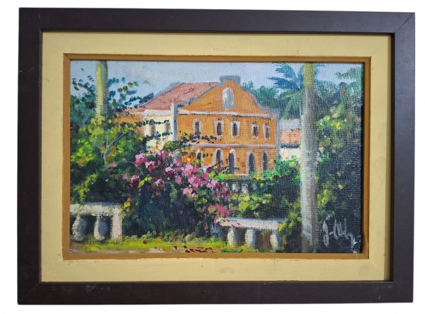 Óleo sobre tela, casarão colonial/imperial com jardim. Assinatura "Joel Oliveira" no canto inferior direito - Solar laranja de dois andares com telhado colonial, balaustrada branca, buganvílias rosa n