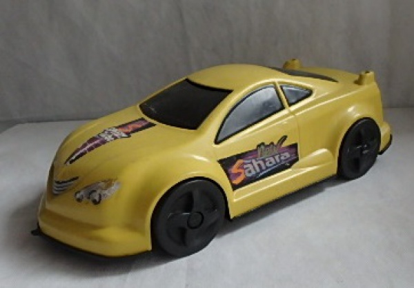BRINQUEDO INFANTIL - Carrinho Amarelo e Preto Speedy Turbo. No estado. Med. 20 x 40cm