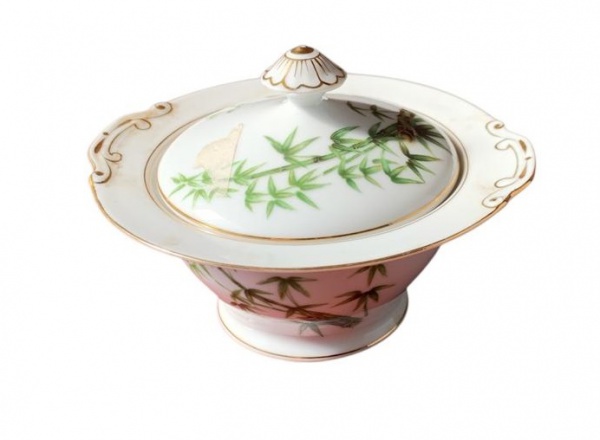 Açucareiro de fina porcelana Japonesa da Hira Tah-Kay com decoração típica com imagens de bambu e folhagens, borda filetará a ouro e de excelente qualidade e perfeito. Diam. 15cm - Alt. 10cm