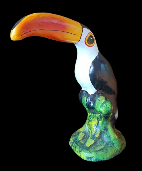 Escultura de tucano em concreto para jardim pintada à mão*com 50cm de altura e 35cm de largura - Não pode ser enviado pelo correio. -
