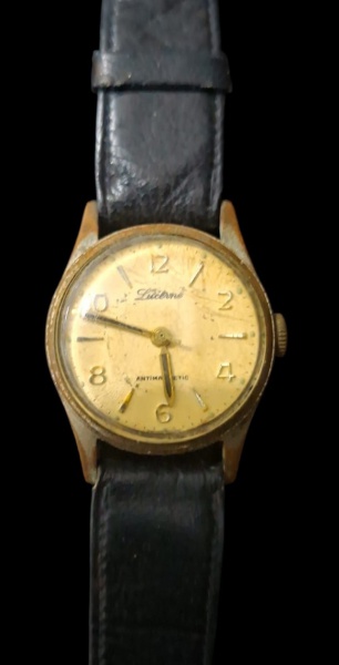 Relógio Lucerne Antimagnetic vintage com pulseira de couro Pulseira um lado solto - não está funcionando- sem garantia e no estado. Diâmetro 30mm - - Marca: Lucerne. Marca suíça de entrada muito popul