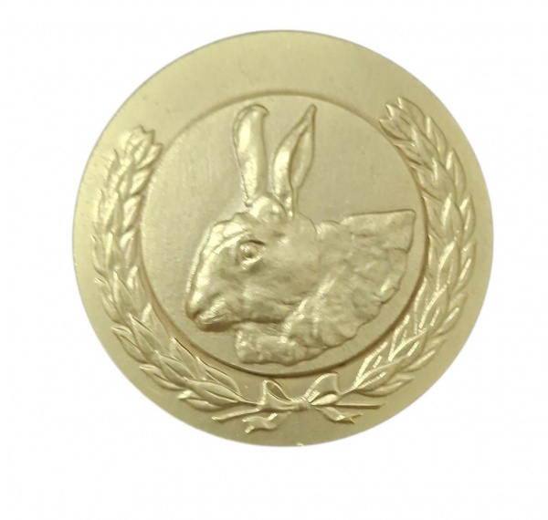 Medalha de Bronze Dourada do 1. Salão Nacional Agro Pecuário de 1973 com figura de coelho em alto relevo na cápsula original. Diam. 50mm