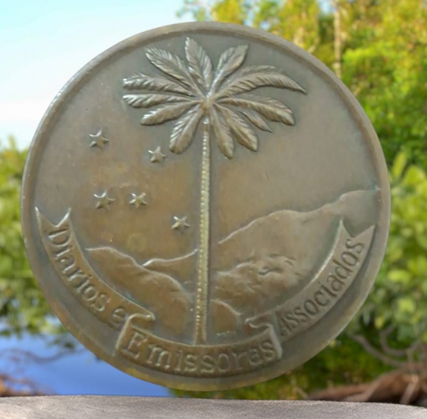 Medalha de bronze da "do Primeiro congresso de propaganda", A medalha apresenta uma palmeira no anverso. Diam. 50mm.