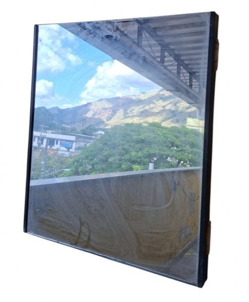 Armário de farmácia e escova de banheiro com espelho em plástico rígido - Med. 46cm x 11cm x 53cm. - Não é aconselhável envio pelo correio. Envio por conta e risco do arrematante.