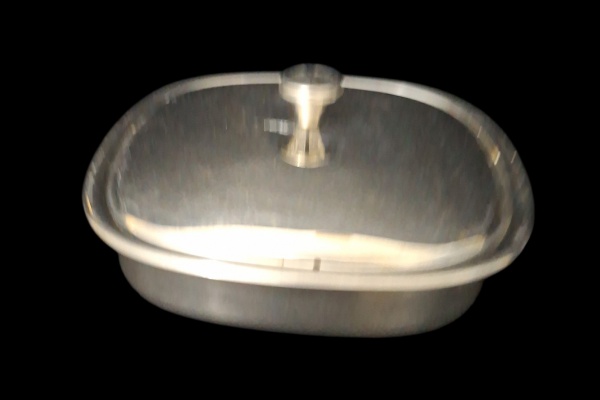 Porta frios em aço inox com tampa - Med. 6cm x 24cm x 24cm - Design clássico anos 1960-1980 -