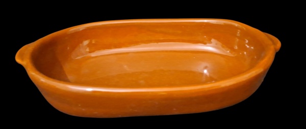 Travessa refratária Motta em cerâmica esmaltada marrom Med. 29cm x 16cm x 5cm - - Tipo: Travessa refratária oval rasa com alças laterais. Formato clássico pra lasanha, batata gratinada, forno- Materia