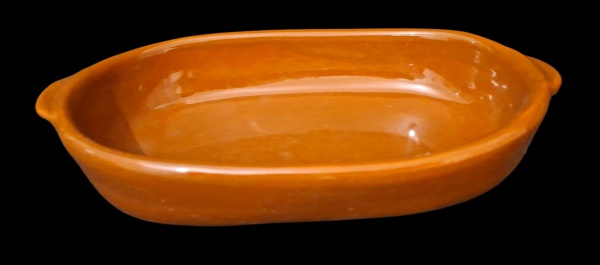 Travessa refratária em cerâmica Motta esmaltada marrom Med. 29cm x 16cm x 5cm - - Tipo: Travessa refratária oval rasa com alças laterais. Formato clássico pra lasanha, batata gratinada, forno- Materia