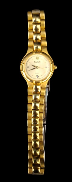 Relógio Natan Dourado Quartz Feminino - - Marca/Modelo: Natan Quartz - Cor: Dourado total - caixa + pulseira + coroa. Banho dourado- Mostrador: Branco acetinado, XII/III/IX, pontos nas horas, datário