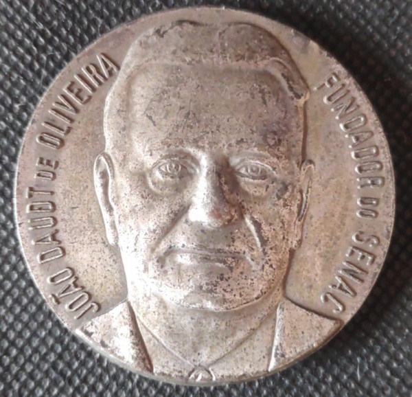 Medalha João Daudt de Oliveira fundador do SENAC. ( serviço Nacional de Aprendizagem Comercial ) 25. aniversário datada de 1971 com 6cm de diâmetro.