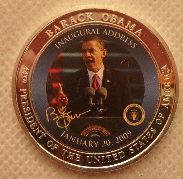 Numismática, MEDALHA EUA. REVRESO Ao centro magem de Barack Obama em seu Primeiro Discurso 20/01/2009, nas bordas a descrição Barack Obama 44Th President Of the United States of Amarica. REVERSO Ao fu