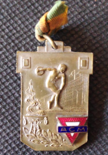 Medalha do Atletismo ACM - Arremesso das Olimpíadas de 1950. Med. 25mm x 40mm