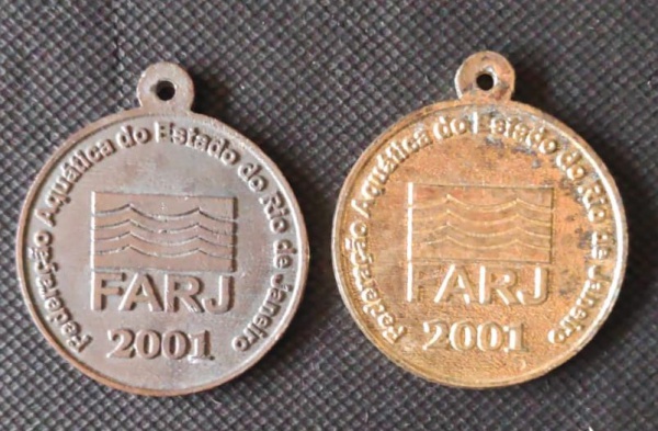 Colecionismo - Par de medalhas da FARJ 2001 - Federação Aquática do Rio de Janeiro. Diana. 50mm