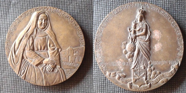 SOARES BRANCO - Medalha de Bronze Irmã Maria de São Francisco Wilson 1840/1873/1916 Santa Cruz . " No centro figuras de Irmã Maria em Relevo - No verso em Relevo a Imagem de Nossa Senhora da Vitória c