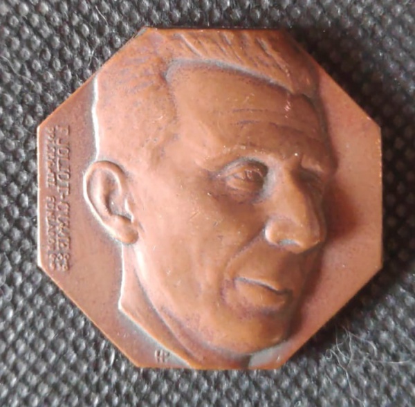 Medalha de Bronze do Conselho Mundial da Paz 20 anos lutando contra as guerras - Homenagem dos pacifistas do Brasil. 1949/1969. Diam. 42mm