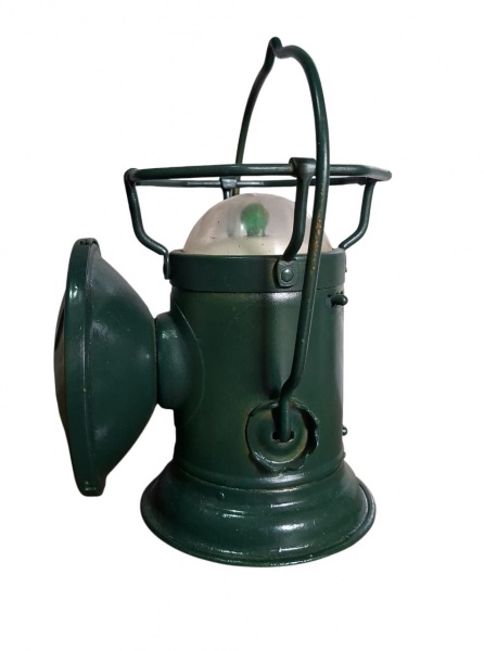 Colecionismo - Lanterna US Army Signal Corps MX-290/GV - - SIGNAL CORPS US ARMY LANTERN MX-290/GV". Lente trincada. É uma lanterna de sinalização militar americana, usada pelo Signal Corps. Modelo pós