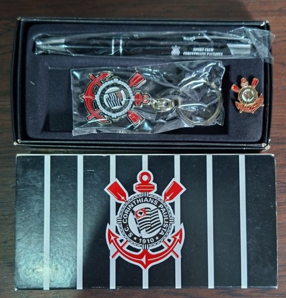 Kit Presente Sport Club Corinthians Paulista - Kit oficial com caneta metálica, chaveiro e pin/botton. Tudo com o escudo do Corinthians - Kits licenciados do Corinthians são comuns como presente corpo