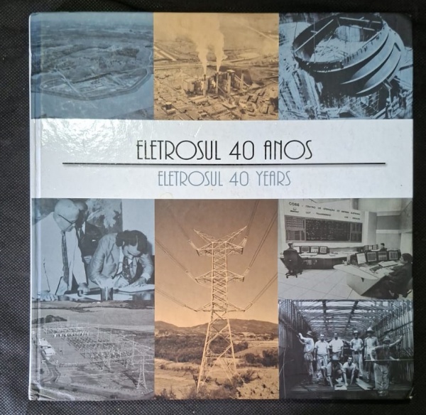 Livro "Eletrosul 40 Anos / Eletrosul 40 Years" - História da Eletrosul - Energia Elétrica - Livro capa dura grande formato, bilíngue PT/EN. Capa com 6 fotos em tom sépia/azulado: usina, torre de trans