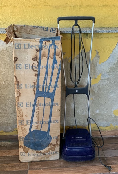 Enceradeira Eletrolux Super Luxo. Funcionando, sem garantia.