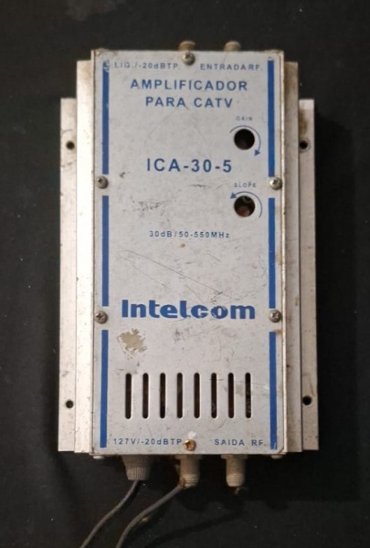 Amplificador para CATV (Cable Television) modelo ICA-30-5 da fabricante Intelcom.Ele é usado para amplificar sinais de RF (radiofrequência) em sistemas de televisão a cabo, com as seguintes caracterís