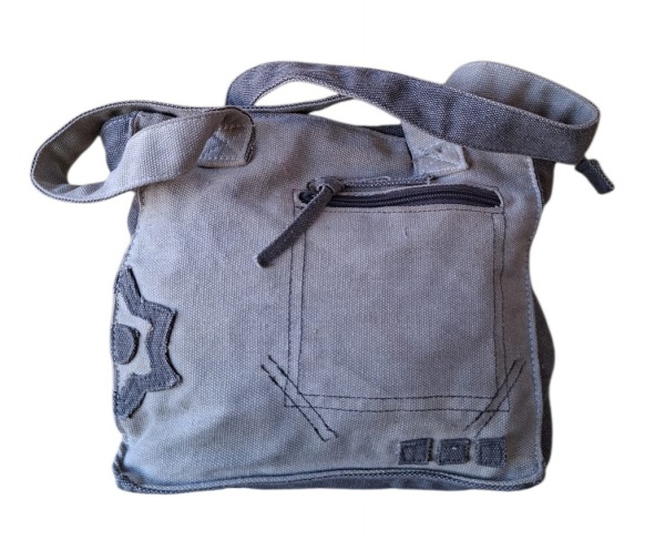 Bolsa Tote Lona Cinza - Estilo Militar/Street - Detalhe: Estrela + bolso zíper - Bolsa tote média em lona/canvass cinza "lavado" tipo jeans desgastado. Tecido grosso, resistente. Fechamento aberto + b