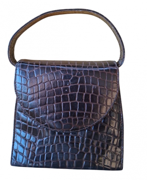 Bolsa Arezzo Vintage Estampa Crocodilo Marrom - Arezzo vintage! Modelinho de mão anos 80-90, muito elegante - Descrição:- Marca: Arezzo - grife brasileira de calçados/bolsas fundada 1972 em Belo Horiz
