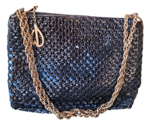 Bolsa Whiting & Davis Co. Mesh Vintage Americana - Descrição:- Marca: Whiting & Davis Co. - fundada 1876 em Massachusetts, EUA. Especialista em malha de metal "mesh"- Modelo: Clutch/bolsa de ombro com