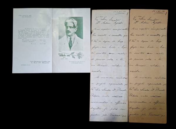 Conjunto Oswaldo Cruz - 1905 + Memorial 1917 - Cartão Memorial Oswaldo Cruz 1872-1917: Impresso com foto dele + texto "Me conhecer, para não desmerecer". Fala da "Caixinha Beneficente Oswaldo Cruz" - 