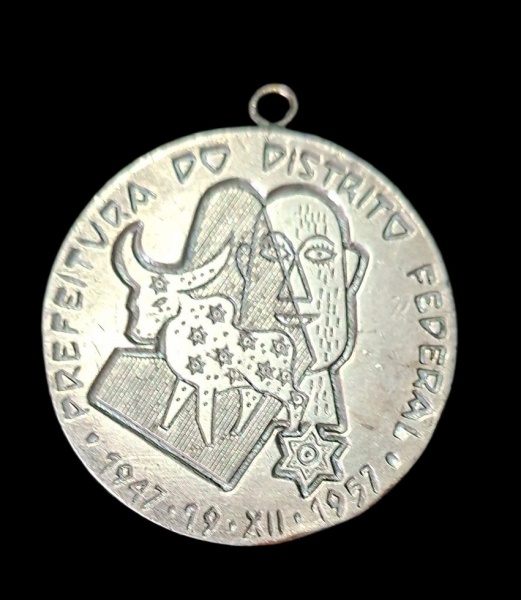 Medalha Sílvio Romero - Homenageado: Sílvio Romero 1849-1914. Crítico literário, ensaísta, folclorista, um dos fundadores da Academia Brasileira de Letras - cadeira nº 17 - Frente: Perfil dele de lado