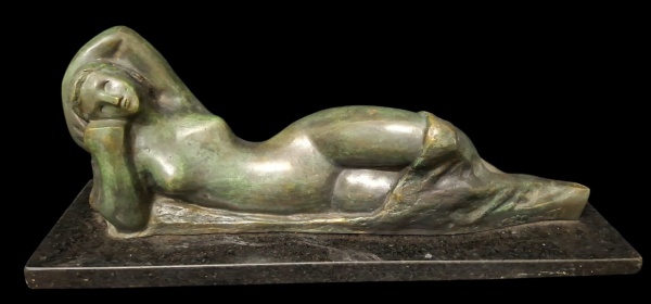 ALFREDO CESCHIATTI, Guanabara, escultura em bronze com selo da FUNDIÇÃO ZANI, base em mármore negro Figura feminina deitada - Assinada e com selo. Medidas da Base 14cm x 48cm - Comprimento da escultur
