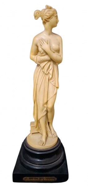 Banhante de Canova - Marfinite - 42cm - - Tema: Vênus/Banhante saindo do banho, toalha cobrindo o corpo, mão no peito. Cópia fiel da pose de Canova- Material: Marfinite - mistura de pó de mármore + re