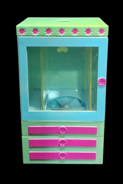 Guarda-roupa/Armário Polly Pocket - Plástico verde/azul/rosa - 7cm x 6cm x 12cm - Móvel miniatura licenciado Mattel. Linha Polly Pocket anos 90-2000. Guarda-roupa com cabideiro giratório + 3 gavetas.-