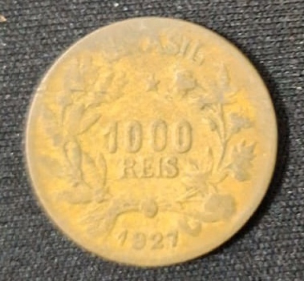Moeda Brasil 1000 Réis 1927 - Bronze - República Velha - - Anverso: "1000 REIS" no centro + coroa com café/algodão + "1927" embaixo + "BRASIL" no topo- Material: Bronze. Cor amarelada/alaranjada com p
