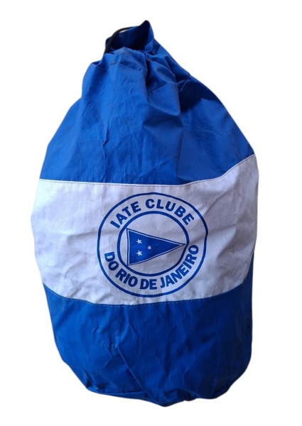 Bolsa Saco Náutica - Iate Clube do Rio de Janeiro - Bolsa oficial do IC RJ. Modelo de cordão, usada pra vela, academia, praia. - - Marca: Iate Clube do Rio de Janeiro - brasão com galhardete e 3 estre