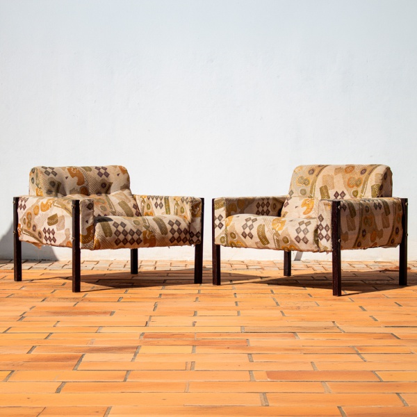 Joias . Raríssimo par de poltronas modelo MP-49, criadas pelo icônico designer ...