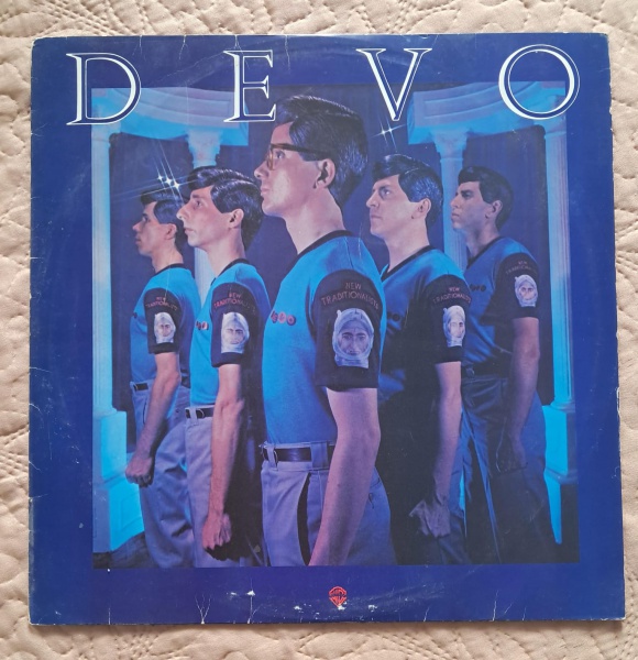 Joias . Devo  New TraditionalistsAno: 1981Gravadora: Warner Bros. Records (Série ...