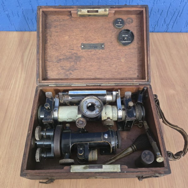 Joias . Teodolito Carl Zeiss Jena E.K.F. com Estojo Original  Década de 1940/50  ...