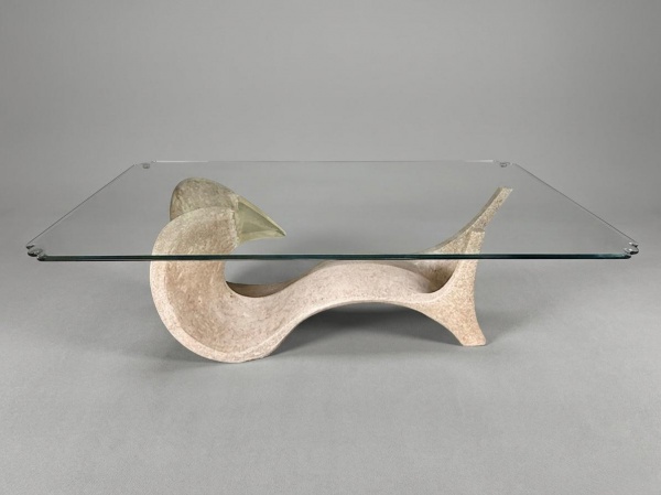 Joias . HILDEBRANDO LIMA  Escultura/Mesa, em resina e granilite com tampo em vidro ...