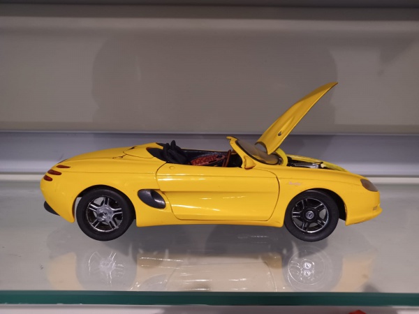 Joias . Rara miniatura Toyota Corola, marca Majorette, escala 1 foto 2