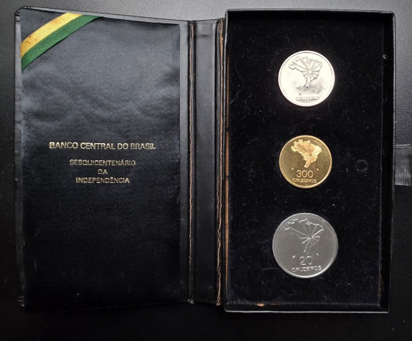 Joias . Estojo com 3 Moedas 1972 - ( 300 Cruzeiros O-738 - Ouro (920) - 16,58g - 27,5mm ...