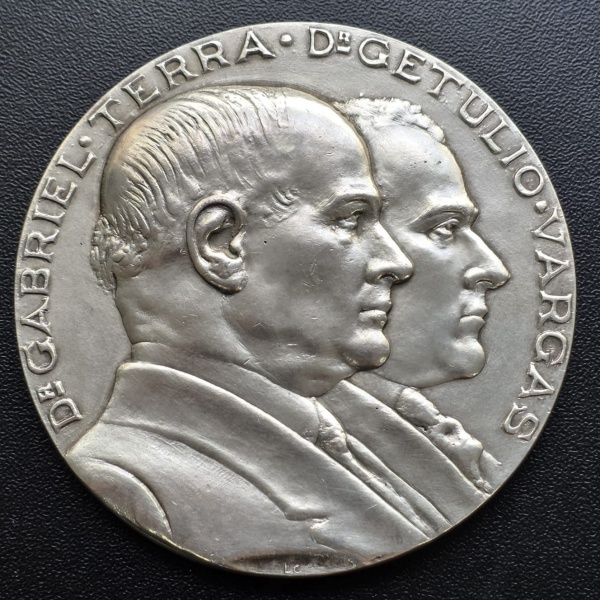 Joias . Medalha do Brasil - Oficial da Casa da Moeda - Homenagem Brasil-Uruguai - ...
