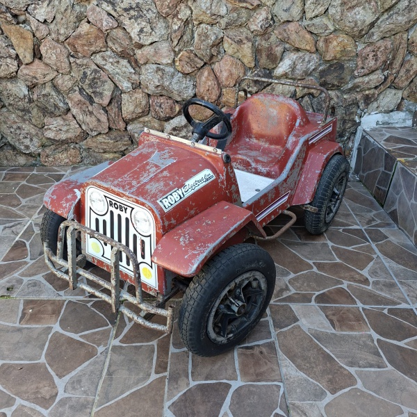 Joias . Jeep Elétrico Roby, medindo 134cm de comprimento e 71cm de largura.Não está ...