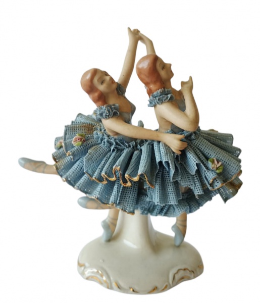 Joias . Antiga escultura europeia em porcelana policromada, com foto 1