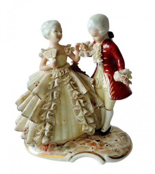 Joias . Antiga escultura europeia em porcelana policromada, com foto 2
