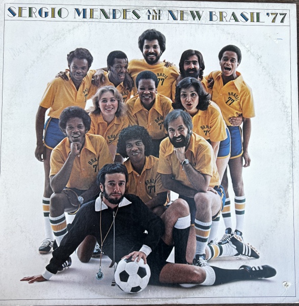 Joias . Disco:   "Sérgio Mendes (AKA I Believe)",  lanç foto 1