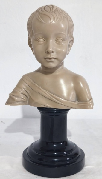 Joias . escultura em resina  mostrada é um busto menino peça assinada por A. Giannelli. ...