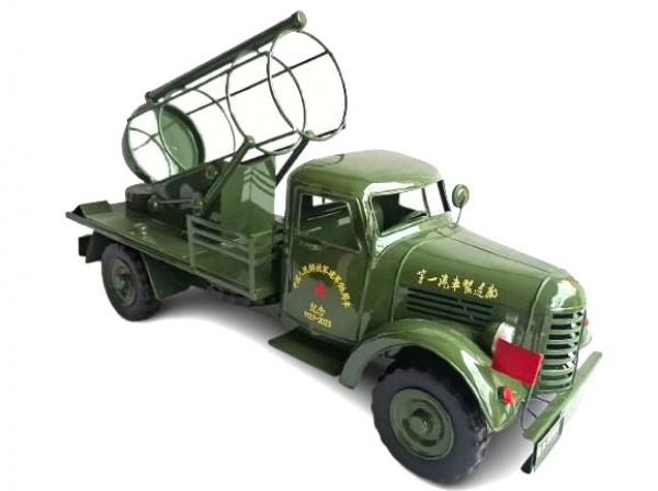 Joias . Grande caminhão militar lança misseis, confeccionado em foto 2