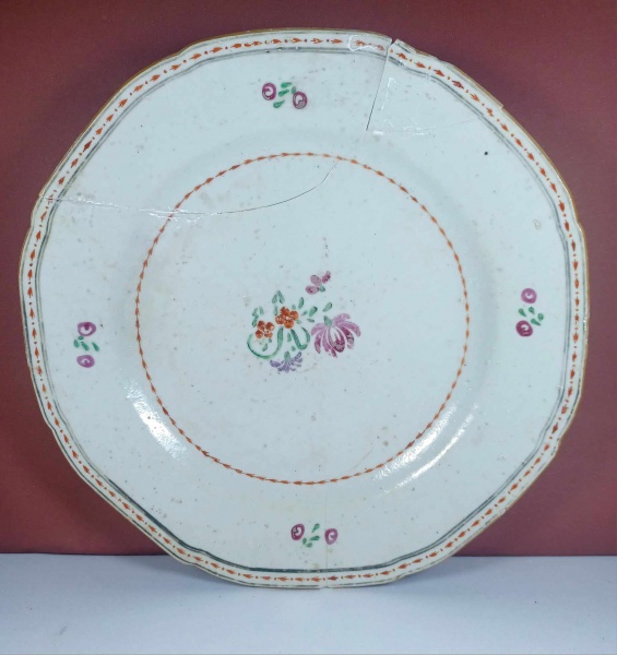 Joias . CHINA DINASTIA MING (1368-1644)-Travessa em porcelana e foto 2