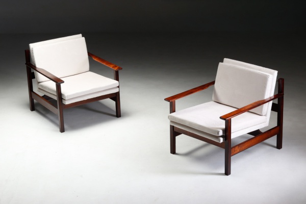 Joias . M.L Magalhães - Brasil, C.1960 - Fantástico par de poltronas com base e braços ...