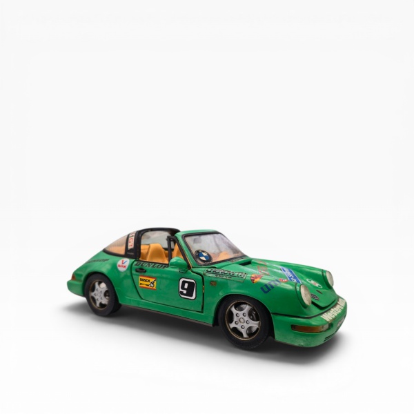 Joias . Porsche 911, escala 1/18, UT Models foto 7