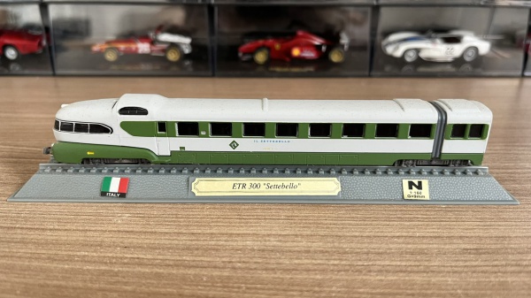 Joias . Miniatura locomotiva Renfe ETR 490 Alaris. Espanha. Apr foto 4